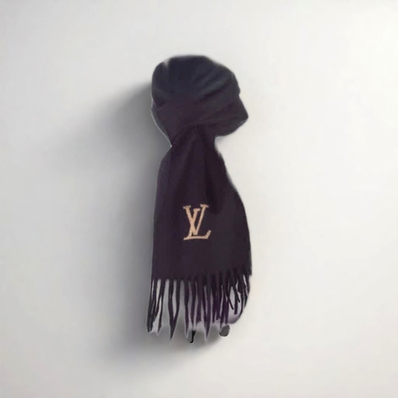LOUIS VUITTON ✨️ EUC Cashmere Black Scarf - Picture 5 of 13